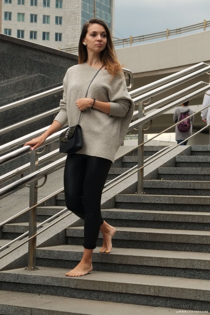 Cover 3 City Feet - Barefoot in a cloudy day. Part 1. - Full HD/MP4