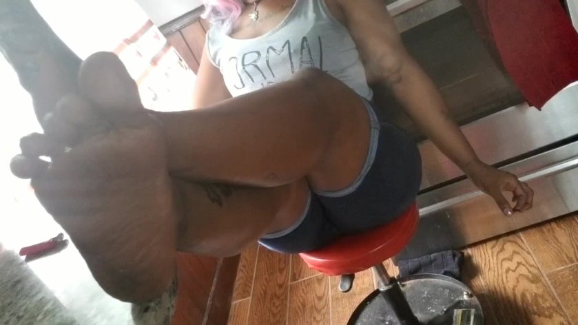 Cover 4 Diamond Ortega - Diamond o smokes in kitchen - Full HD/MP4