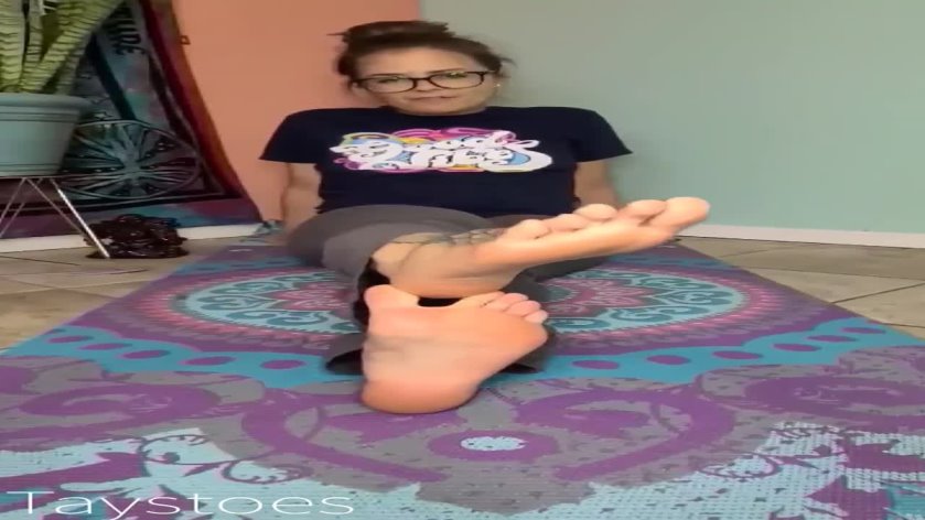 Cover 4 Taystoes - Yoga Teacher Smelly Socks JOI Punishment - HD/MP4