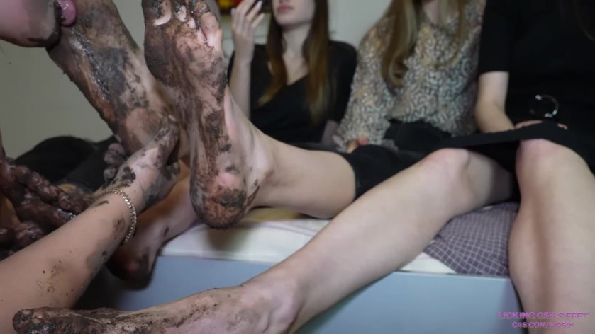 Cover 3 LickingGirlsFeet11 - Dirty foot party - Full HD/MP4