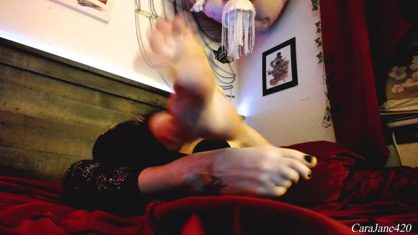 Cover 3 CaraJane420 - Cruel Giantess: Degrading Foot Worship - Full HD/MP4