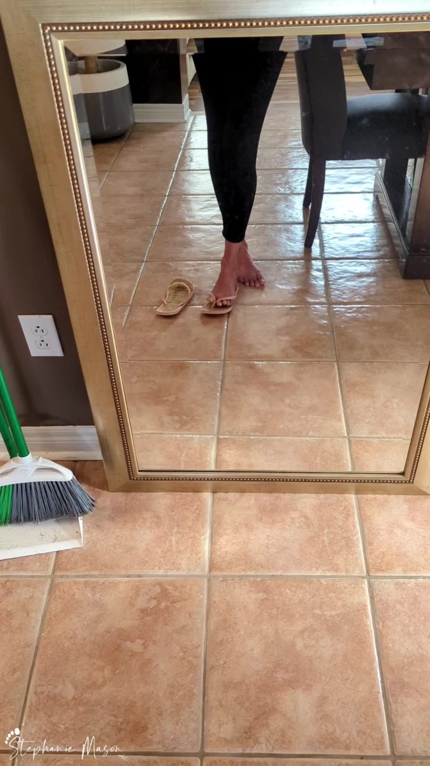 Cover Smfeetfet - Raspberry Stomp in flip flops - SD/MP4