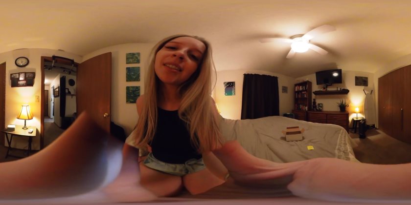 Cover Tinyguycustoms - Zaurus Stepsister Finds You Shrunk - VR360 - 4K Ultra HD/MP4