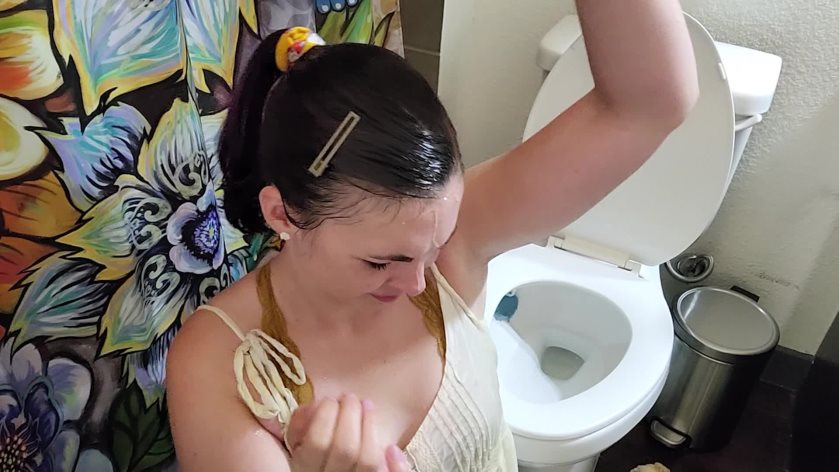 Cover 3 Miss Malorie Switch - The Office Urinal - Full HD/MP4