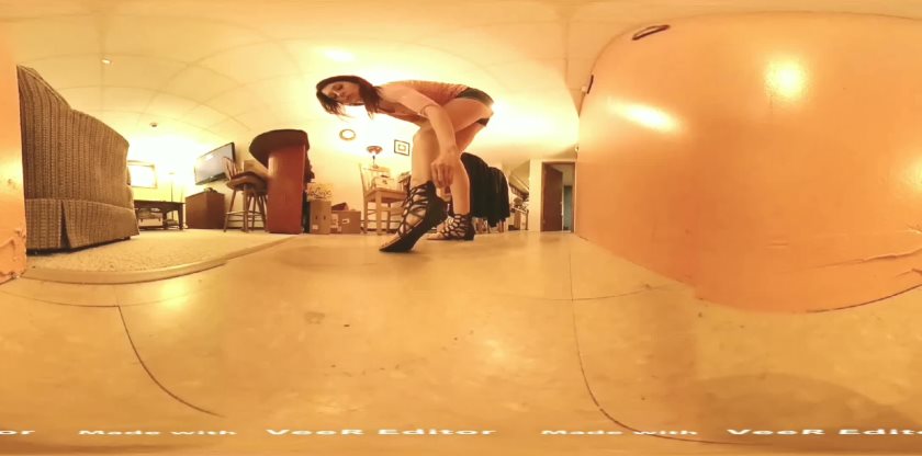 Cover 3 Shrink U Down - Stomped under Niki's sandals & heels VR - MP4