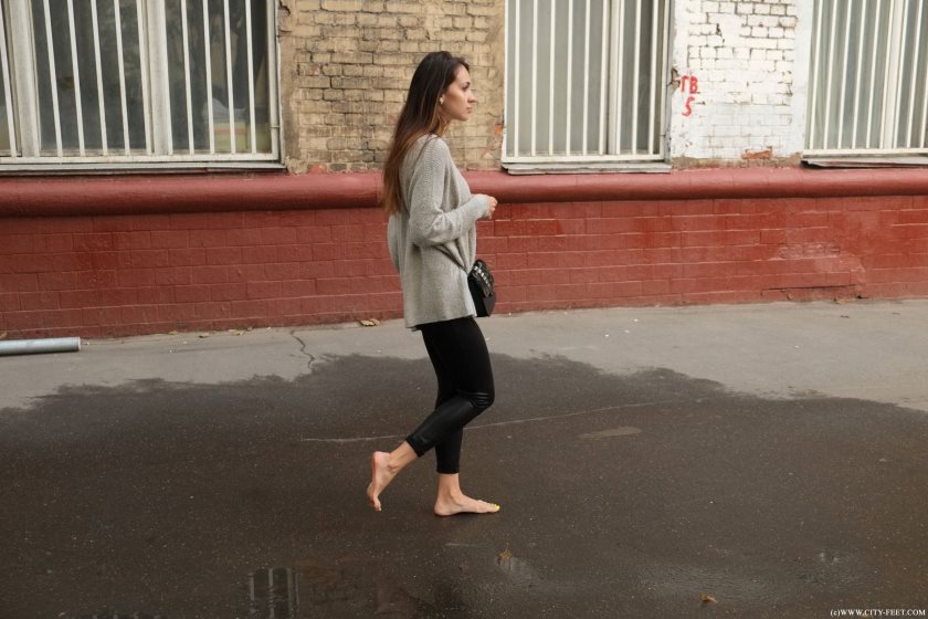 Cover 4 City Feet - Barefoot in a cloudy day. Part 3. - Full HD/MP4