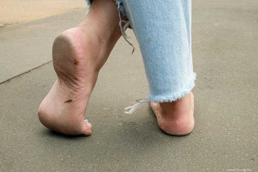 Cover 3 City Feet - A barefoot blonde. Part 2. - Full HD/MP4