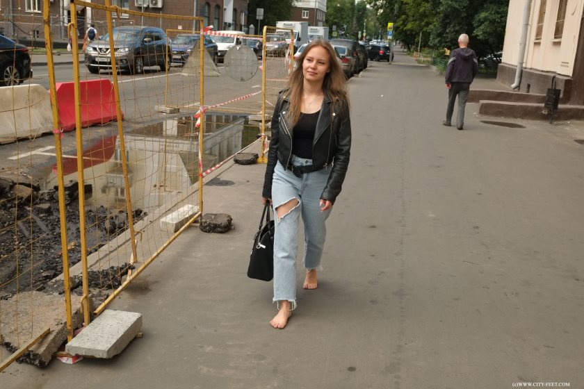 Cover 4 City Feet - A barefoot blonde. Part 2. - Full HD/MP4