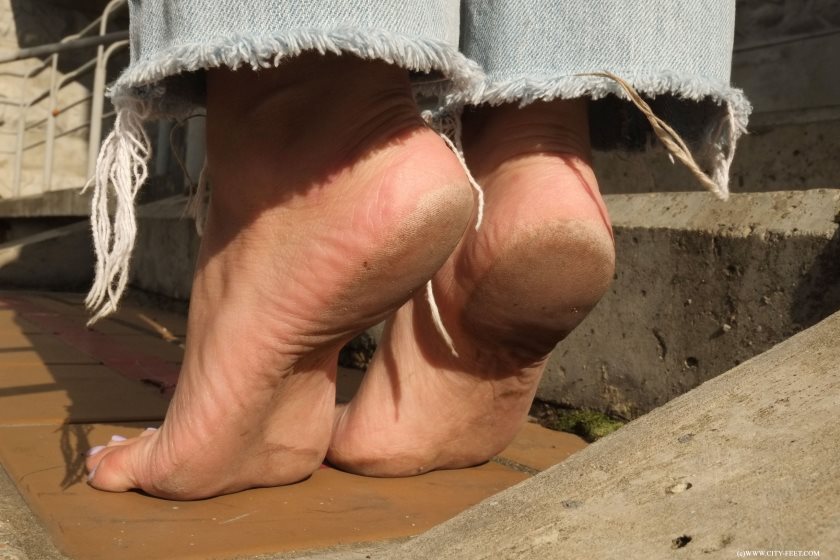 Cover 4 City Feet - A barefoot blonde. Part 4. - Full HD/MP4