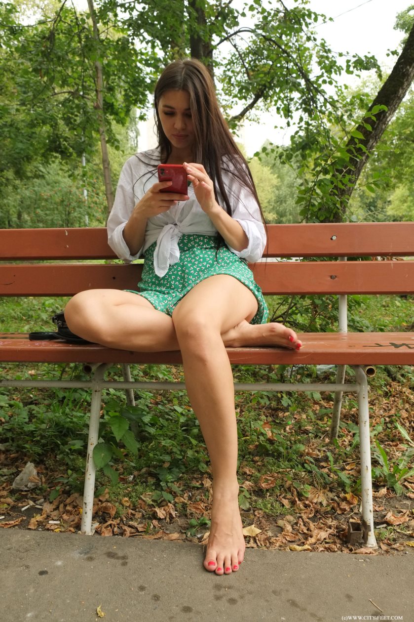 Cover 4 City Feet - Barefoot on a cloudy day. Part 1. - Full HD/MP4