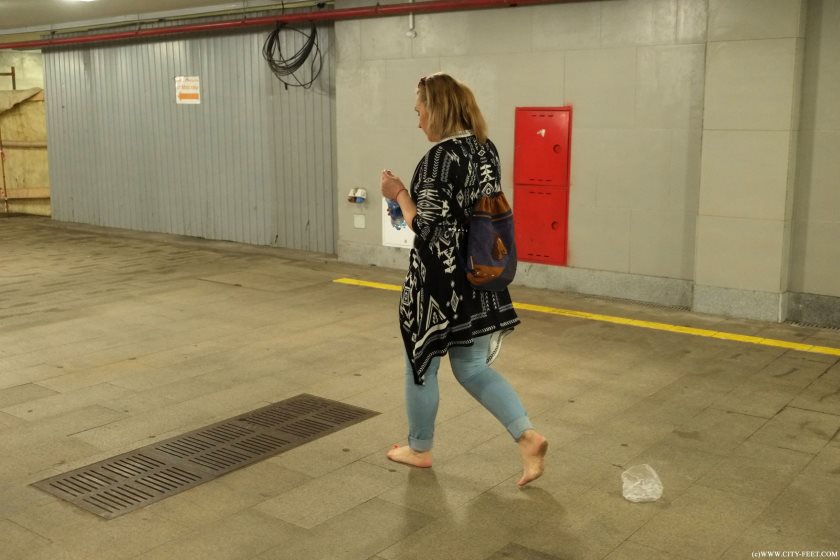 Cover 4 City Feet - A barefoot woman in the city. Part 1. - Full HD/MP4