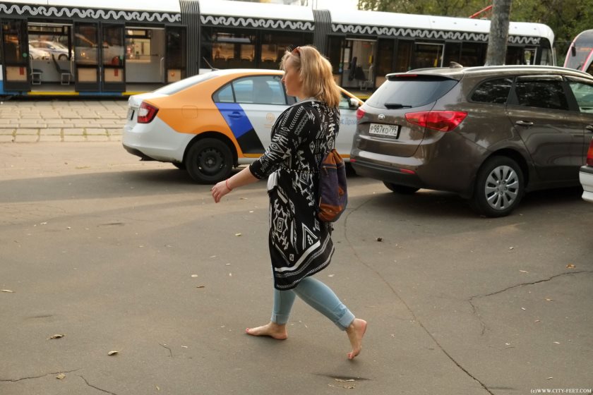 Cover City Feet - A barefoot woman in the city. Part 1. - Full HD/MP4