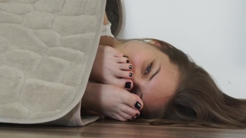 Cover 3 Polish Mistress - Trapped In The Carpet Nose Pinching And Toe Bitting - HD 1920x1080 - Full HD/MP4