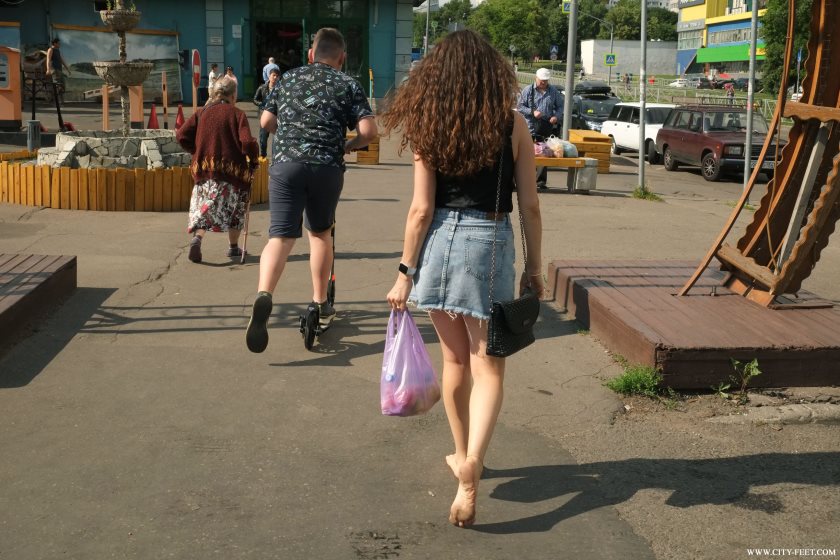 Cover 4 City Feet - A barefoot brunette in a mini skirt. Part 4. - Full HD/MP4