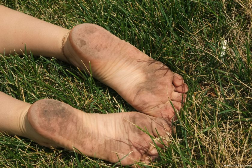 Cover City Feet - A barefoot brunette in a mini skirt. Part 4. - Full HD/MP4