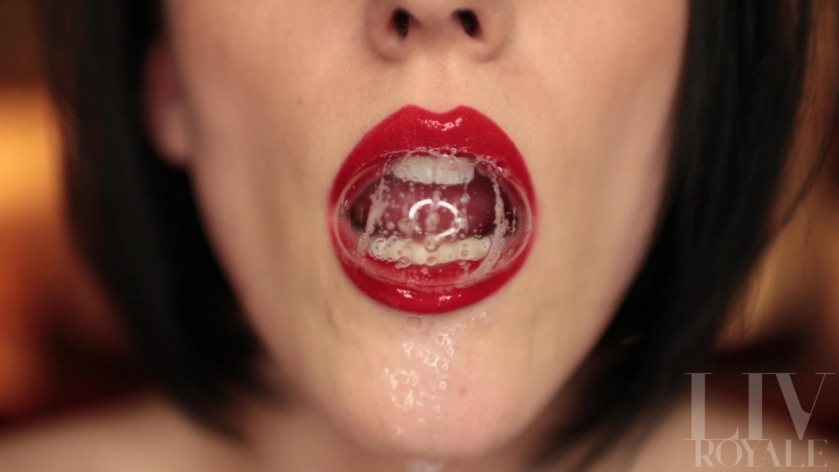 Cover 2 LivRoyale - Red Lipstick Spit Play - Full HD/MP4