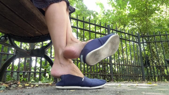 Toms Shoe Dangle In The Park Goddess Jamie Daniels Fetish Clips  