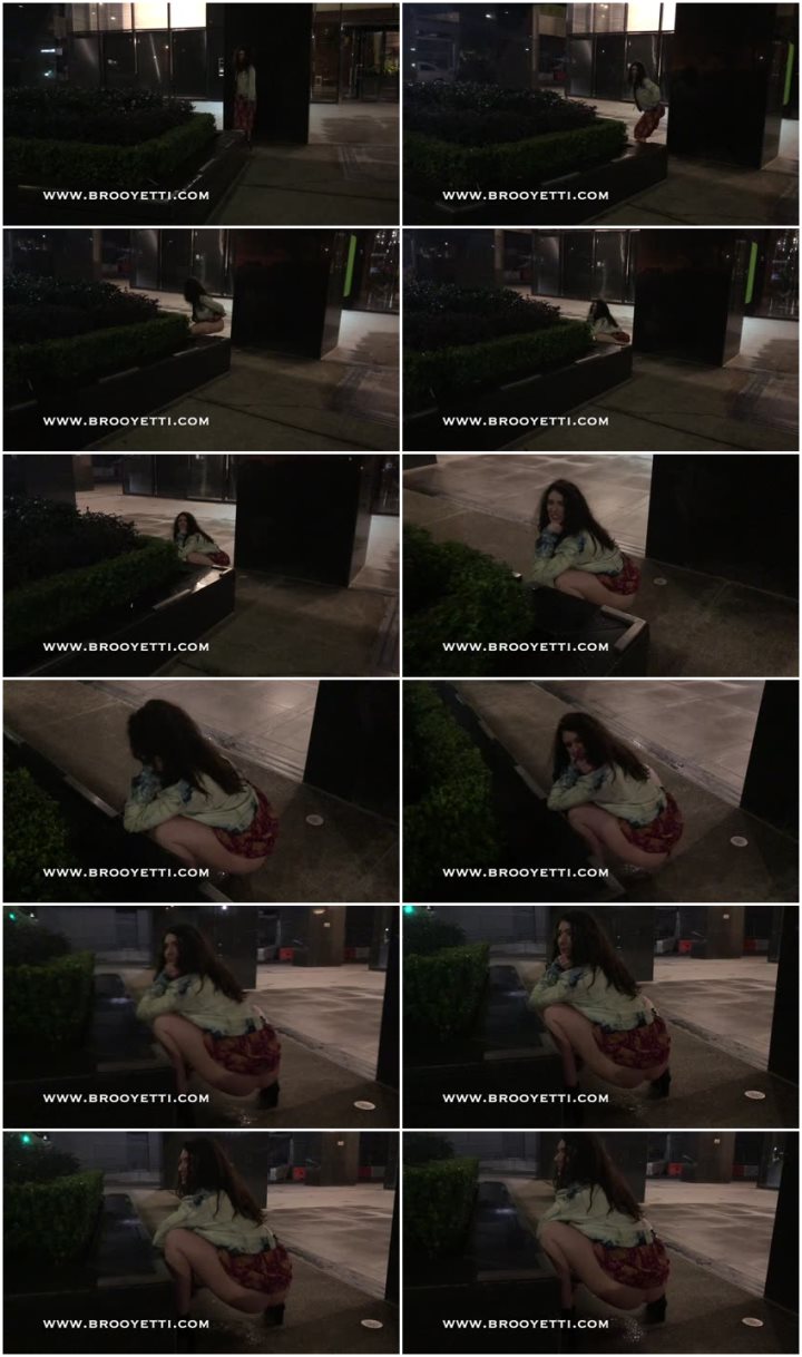 PEEING IN PUBLIC - Iamyetti - Full HD/MP4