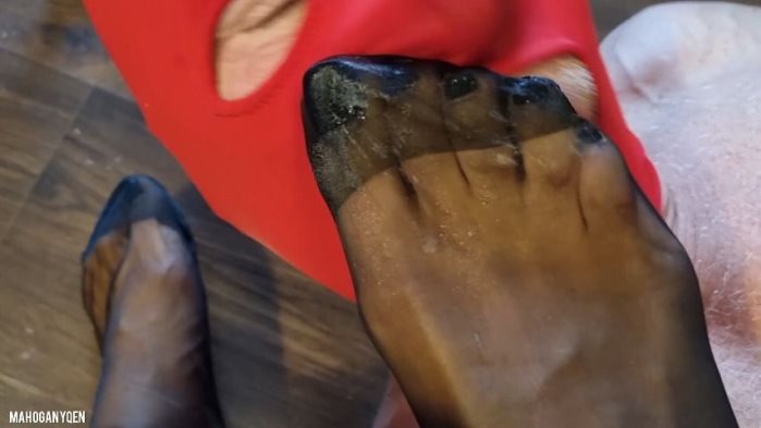 Cover 2 MahoganyQen - A Sucker for Ebony Feet & Nylons - Full HD/MP4