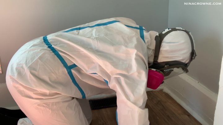 Cover 4 Nina Crowne - Cleaning in Protective Gear II - Full HD/MP4