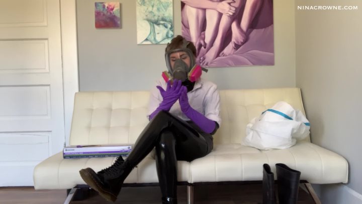 Cover 4 Nina Crowne - Cleaning in Protective Gear - Full HD/MP4
