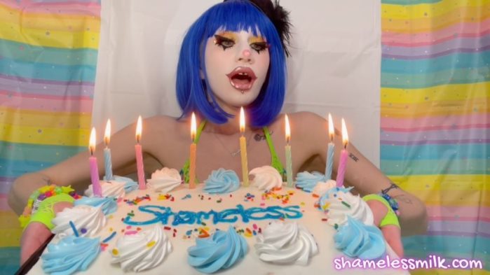 Cover 2 moreshameless - Cute Clown Plays with Cake + a Balloon - Full HD/MOV