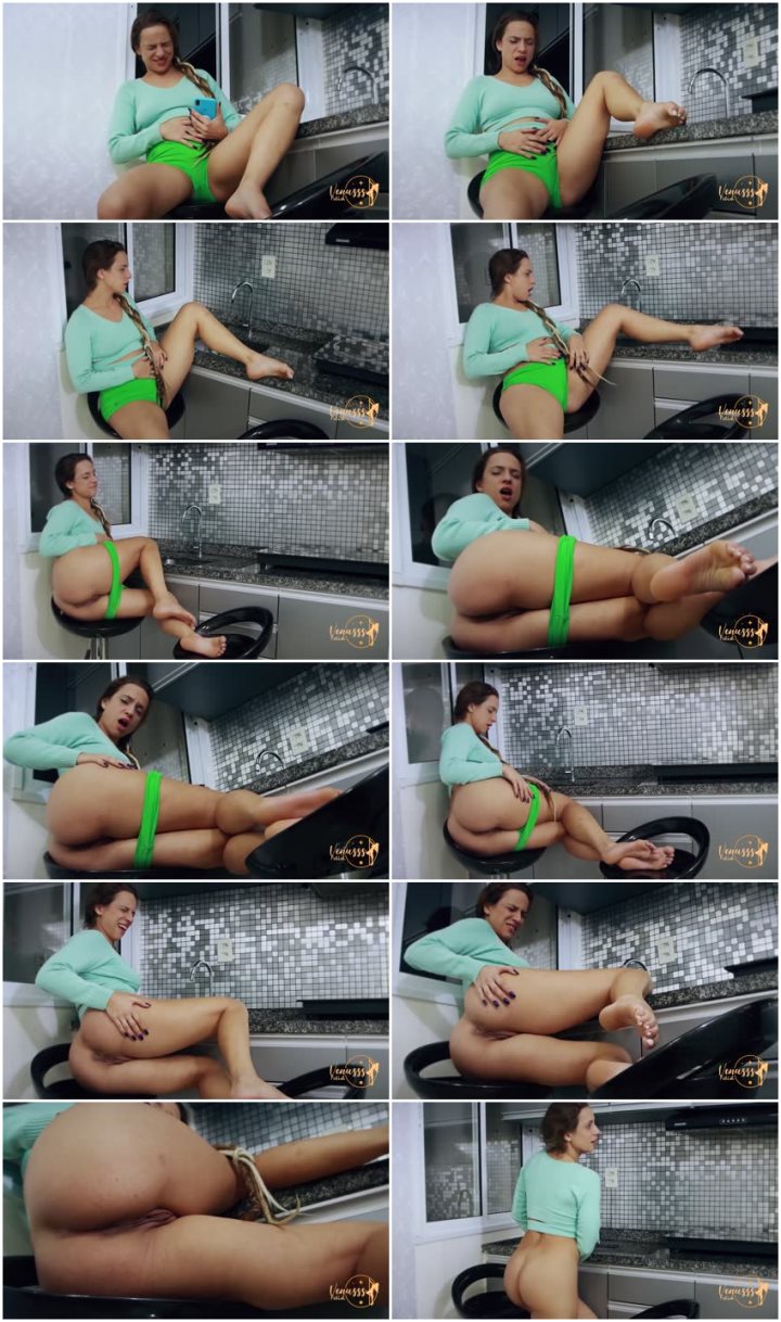 Screenlist Venusss Fetish - Farting in the kitchen in tight shorts - 4K Ultra HD/MP4