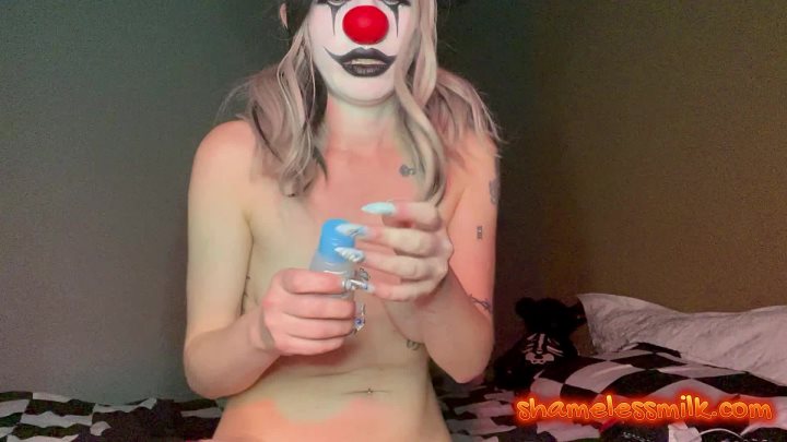 Cover 3 moreshameless - First Time Insert Wagging Butt Plug BTS - Full HD/MP4