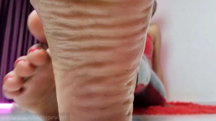 Cover 3 MahoganyQen - Footjob in Latex on BBC POV - Full HD/MP4