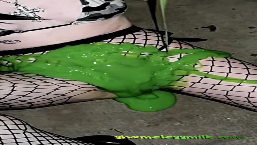 Cover 4 moreshameless - GOTH GIRL GETS SLIMED IN PUBLIC - SD/MP4
