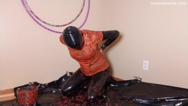 Cover 3 Nina Crowne - Sploshing in Latex - HD/MP4