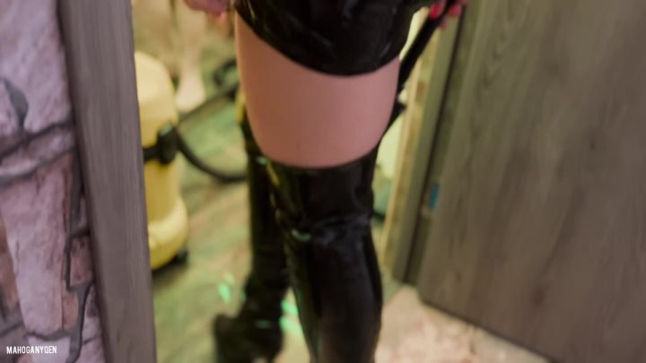 Cover 3 MahoganyQen - Vacuum cleaner on a cock, toilet cleaning & humiliation - Full HD/MP4
