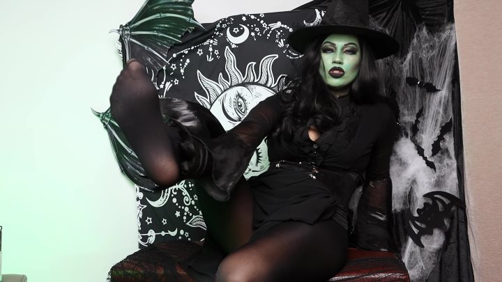 Cover 3 Lia Lennice - Wicked Witch of the West makes you her Feet Worshipper 4K - 4K Ultra HD/MP4