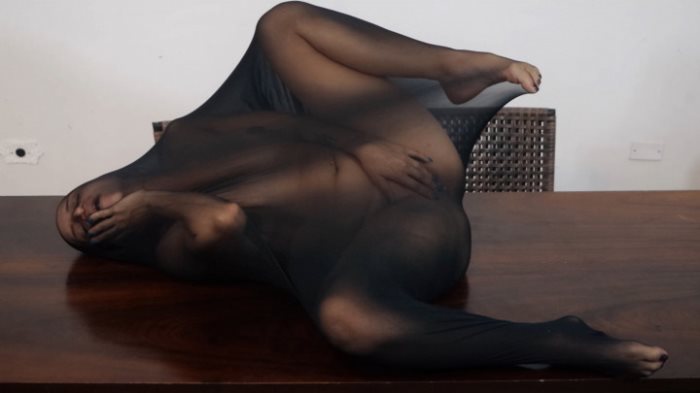 Cover 2 Venusss Fetish - Wrapped in a giant pantyhose - 4K Ultra HD/MP4