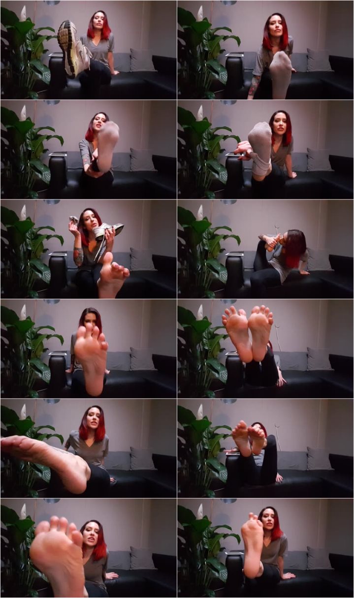 Screenlist AdreenaAngela - Sweaty Foot Tease - Full HD/MP4