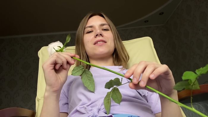 Cover 2 Evelina Domina - Give me a rose (POV scissors) - Full HD/MP4