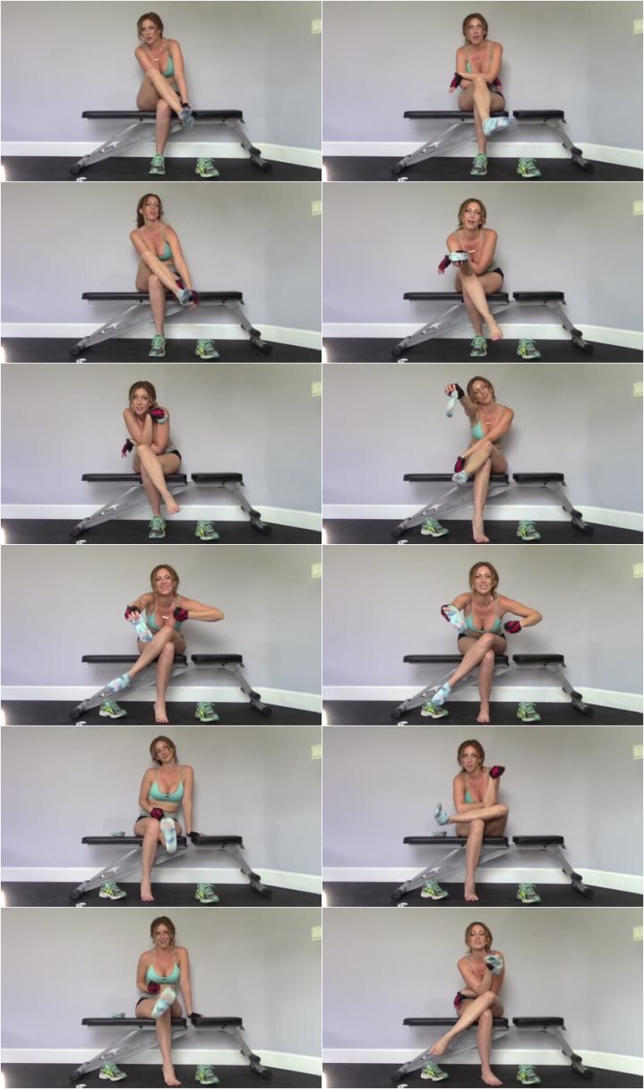Screenlist Goddess Gwen - Sultry Sweaty Sock Sniffing - HD/MP4