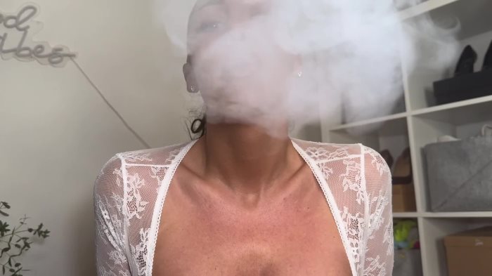 Cover 2 mila amora_x - Smoking and riding - Full HD/MP4