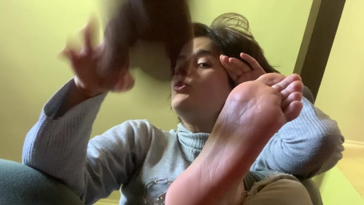Cover 4 MissCuteFeet_italy - Mangia i Miei Calzini, Schiavo - Full HD/MP4