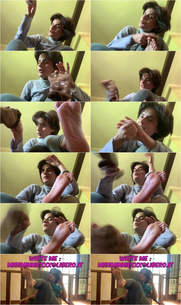 Screenlist MissCuteFeet_italy - Mangia i Miei Calzini, Schiavo - Full HD/MP4