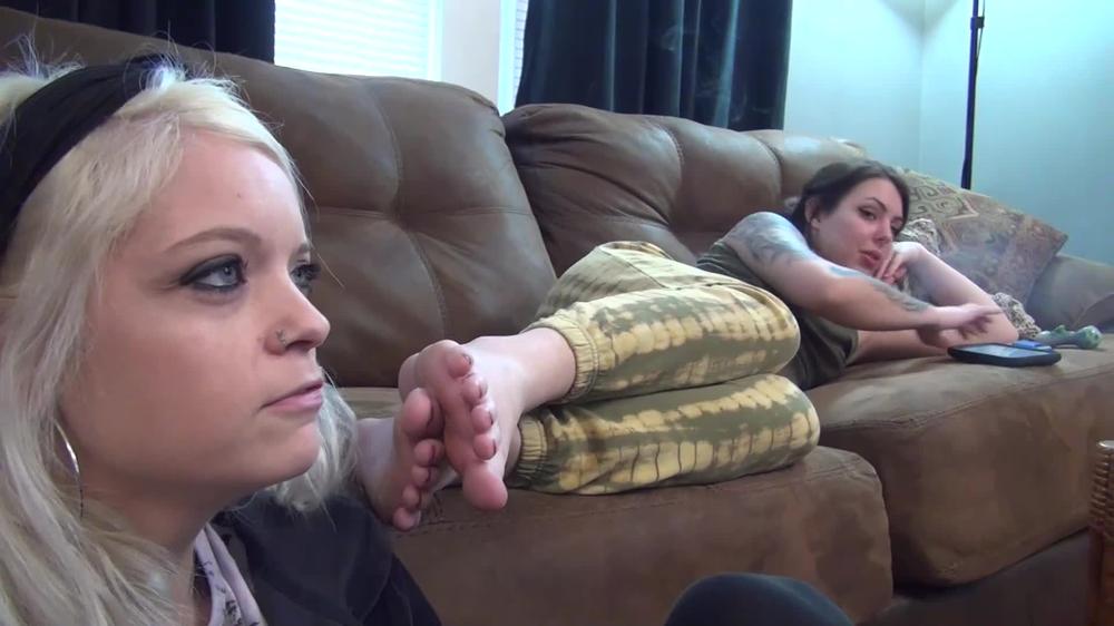 Sneaky Makayla Gets Stinky Sniffs! - Sweet Southern Feet SSF - FullHD/MP4