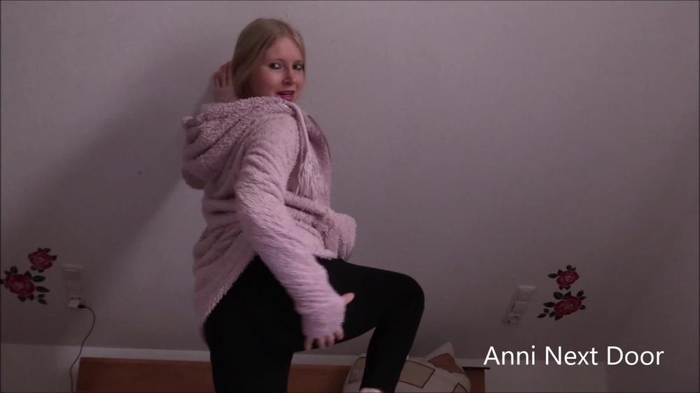 Dominante Wichsanleitung Schwanz Abbinden Und Finger In Den Po Joi - Anni Next Door - FullHD/MP4